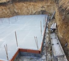Dalle coulée sur le vide technique dont le mortier a gelé