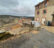 Démontage des ferronneries et piles en pierre pour future terrassement
