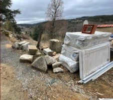 Démontage des ferronneries et piles en pierre pour future terrassement