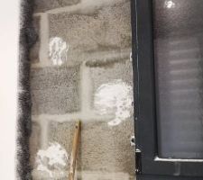 Possible infiltration d'eau entre la menuiserie et le seuil