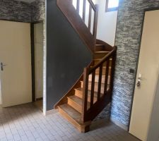 Le couloir avec escalier d'accès au première étage - Jour de la première visite