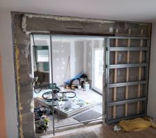 Acc&egrave;s &agrave; la chambre derri&egrave;re le garage ( l'ancienne Terrasse couverte)