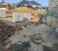 Notre  maison est faite par des artisans 1)ma&ccedil;onnerie Dom & Jos&eacute; V&eacute;loso 2) charpente Gilles Bicrell 3)toiture  Menez