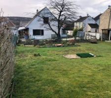 Vue terrain: terrain l&eacute;g&egrave;rement en pente 7%