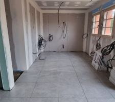 Carrelage pos&eacute;