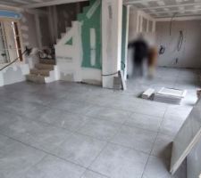 Carrelage pos&eacute;