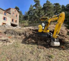 Suite aux futurs terrassements pour l'assainissement, il me faut créer un chemin au travers des terrasses à l'opposé pour avoir un moyen d'accès à la terrasse du bas