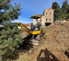 Suite aux futurs terrassements pour l'assainissement, il me faut créer un chemin au travers des terrasses à l'opposé pour avoir un moyen d'accès à la terrasse du bas