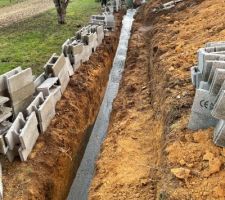 Coulage B&eacute;ton de la semelle du mur de sout&egrave;nement