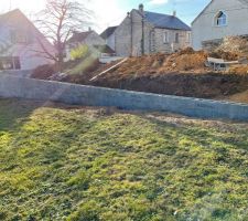 Mur de sout&egrave;nement (vue depuis le terrain voisin)