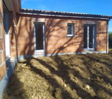 Remblais autours de la maison, réseaux des eaux pluviales en cours