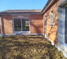 Remblais autours de la maison, réseaux des eaux pluviales en cours