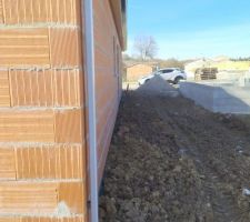 Remblais autours de la maison, réseaux des eaux pluviales en cours