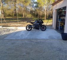 Dalle devant le garage restera juste le traitement hydrofugé oleofugé puis ponçage