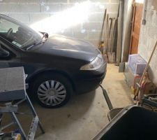 Le garage avec l'épave qui prend toute la place! :D