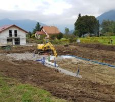 Début de l'enrochement pour radier