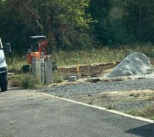 D&eacute;j&agrave; des probl&egrave;mes, il nous a fallu prouver au constructeur que nous n'avions pas &agrave; supporter un surcout du &agrave; son erreur et non pas celle du lotisseur. Il a accepter de trouver un terrassier au prix donn&eacute; au CCMI et nous avons enfin les 1ers coups de pelle