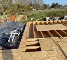 Fond de caisson terminée et pose de l'isolant en périphérie