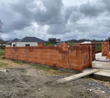 &eacute;l&eacute;vation des murs en cours