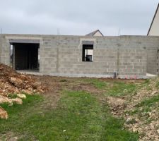 Le terrain a commencé à être remblayé !