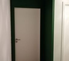 Après 3 couches la seconde couleur du couloir, reste plus qu'à poser le pp.