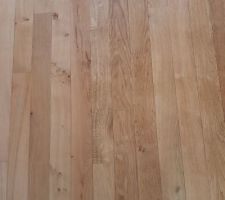 Parquet après ponçage + fond dur + 1 couche de vernis