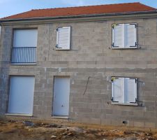 Les menuiseries extérieures sont posées.