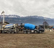 Transfert béton dans le camion de pompage