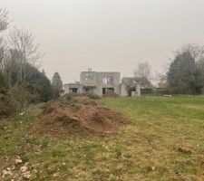 Vue façade coté sud depuis le futur jardin