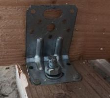 solive de charpente... mais comment est-elle fixée?
