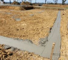 Les fondations ont &eacute;t&eacute; coul&eacute;es ce jour sous un beau soleil !