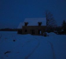 Maison sous la neige