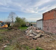 Demolition et pr&eacute;paration acc&egrave;s chemin