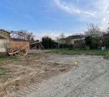 Demolition et pr&eacute;paration acc&egrave;s chemin