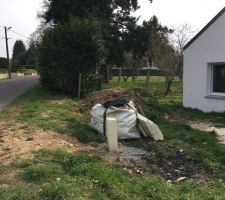 Restes des maçons.... mis en sac, y-a plus qu'a....