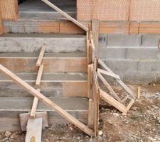 Mise en place d'un escalier buanderie vers terrain.