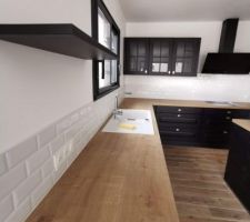 Cuisine installée et credence carreaux metro