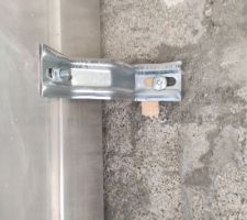 Fixation des baies vitrés
EDIT: correction : Cale en bois supprimé