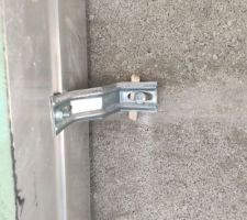 Fixation des baies vitrés
EDIT: correction : Cale en bois supprimé