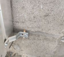 Fixation des baies vitrés
EDIT: correction : Cale en bois supprimé