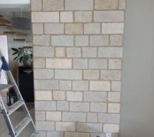 Mur en pierre (parement), après jointage.