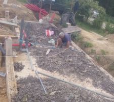 Mise en place du r&eacute;seau d?&eacute;vacuation
Nous avons concentr&eacute; toutes les pi&egrave;ces d'eau au m&ecirc;me endroit pour reduire le risque de fuites. Merci  Pierre !