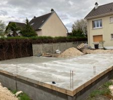 Et voilà une étape de plus, c?est plutôt propre et bien fait , rue a signaler 
prochaine étape le remblai