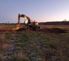 Début du chantier, les fondations sont creusées et l'accès au chantier est fait !