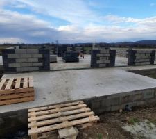 Le murs commencent &agrave; mont&eacute;s !