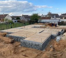 Pose des hourdis avant le coulage de la dalle.