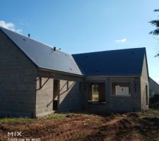 Toiture vue arrière , niveau future terrasse .