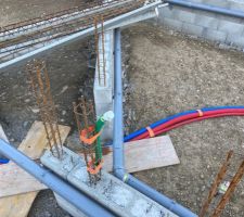 Tirage de certaines gaines avant la pose des poutrelles/hourdis...