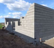 &Eacute;l&eacute;vation deuxi&egrave;me jours.
2 murs pignon &agrave; 2m60.