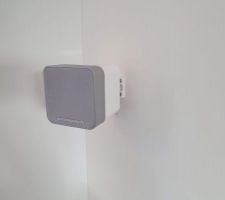 Câble d'enceinte tiré, on ne voit plus rien des trous de scie cloche